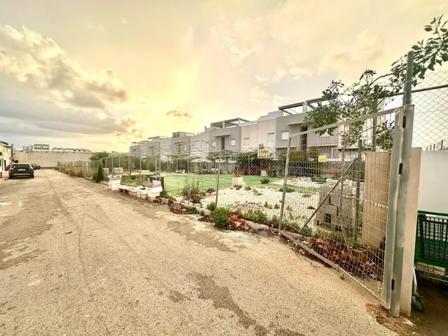 SE ALQUILA PARCELA COMERCIAL DE 1200 M2 IDEAL PARA UN GARDEN - foto 2