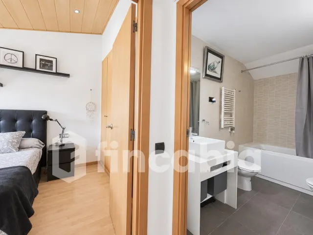 Dúplex con dos terrazas y aparcamiento en el centro de Santa Coloma de Farners — 25
