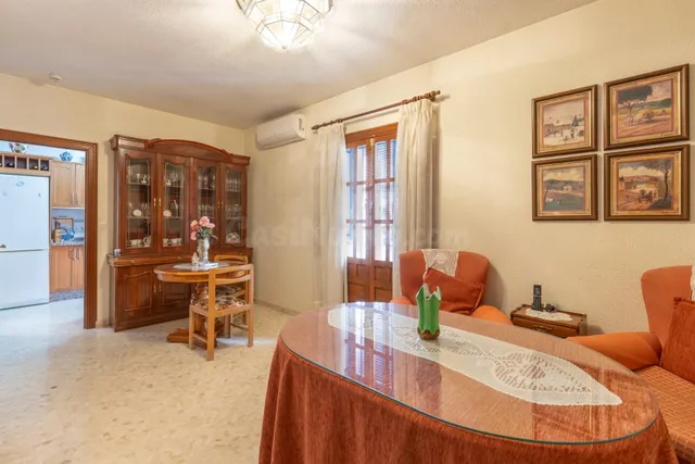 Auténtica casa con corrala tradicional y azotea en el corazó - foto 4