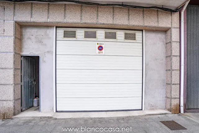 Alquiler de  Local con Sótano en Calle Tarragona, Carballo por Sólo 390 €/Mes! — 10
