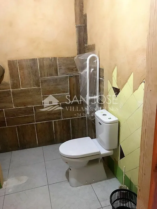 LOCAL COMERCIAL CERCA DE AVENIDA DE LA CONSTITUCION, VENTA — 6
