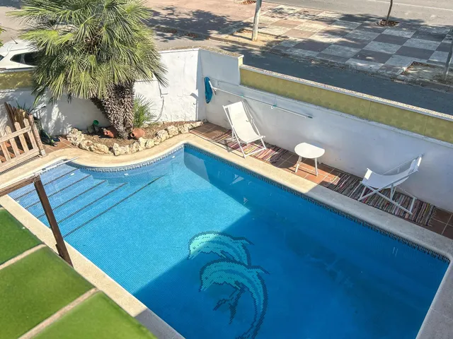Chalet esquinero con apartamento independiente y piscina en Sant Pere de Ribes — 4