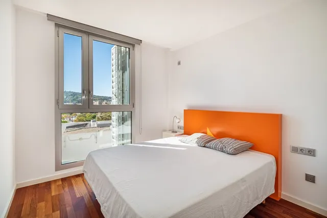 PISO CON VISTA AL MAR — 11