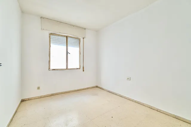 Piso en calle Tornería junto a Hotel María Luisa — 24