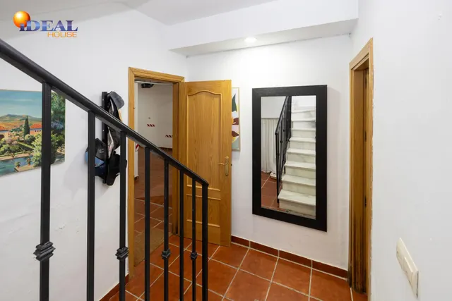 MARAVILLOSA CASA  A POCOS MINUTOS DEL CENTRO DE LA ZUBIA — 49