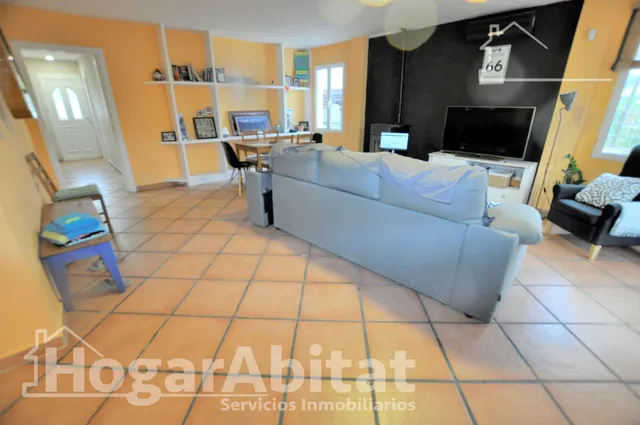 ¡Magnífico chalet! Amplio y lleno de luz, con piscina, terraza, garaje y parcela — 9