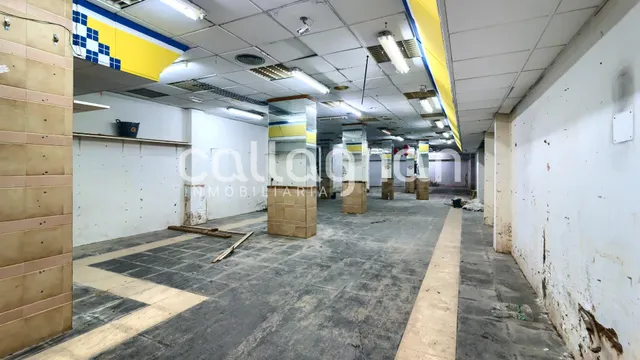 Bajo comercial de doble acceso con posibilidades de construi - foto 3