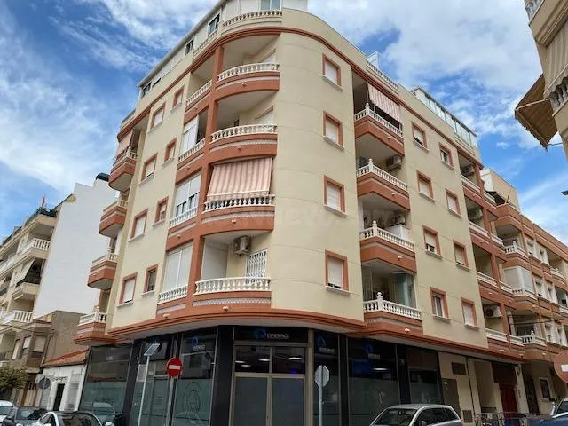 Piso en pleno centro, 2 dormitorios con orientación Este.
