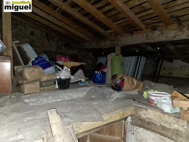 Se vende gran casa de piedra con cuadra anexa en Herrerías — 27
