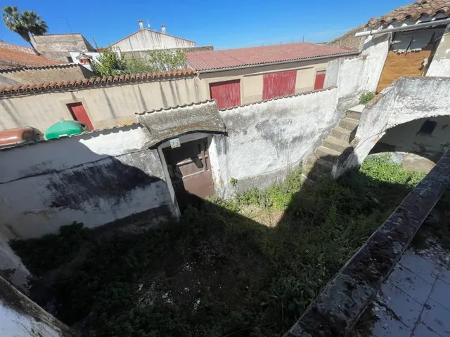 AMPLIA CASA CON PATIO EN ARROYO DE LA LUZ - foto 2
