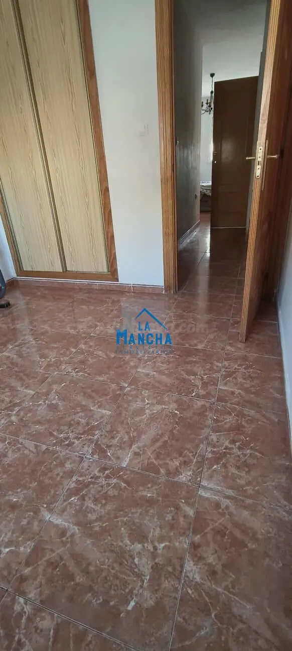 *95.000€* INMOBILIARIA LA MANCHA VENDE ADOSADO EN CASAS DE J - foto 4
