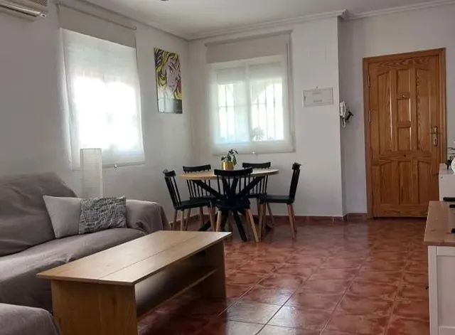 Chalet adosado con piscina privada, sótano y terraza en Valverde, Elche — 11