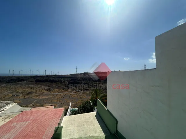 Ático amplio y luminoso con gran terraza y azotea en Sardina – gastos incluidos — 15