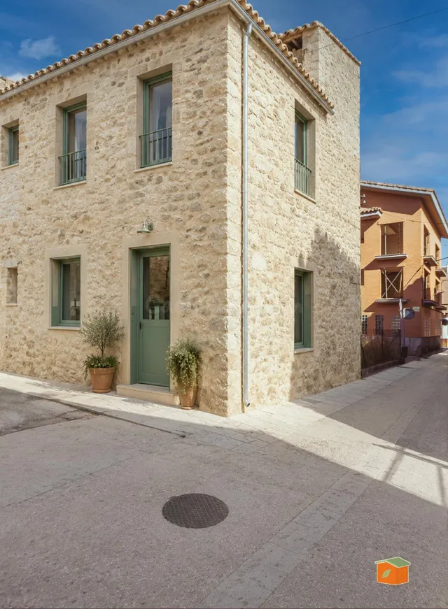 CASA ESQUINERA PARA REFORMAR EN VENTA EN SANTA BÁRBARA (TARR