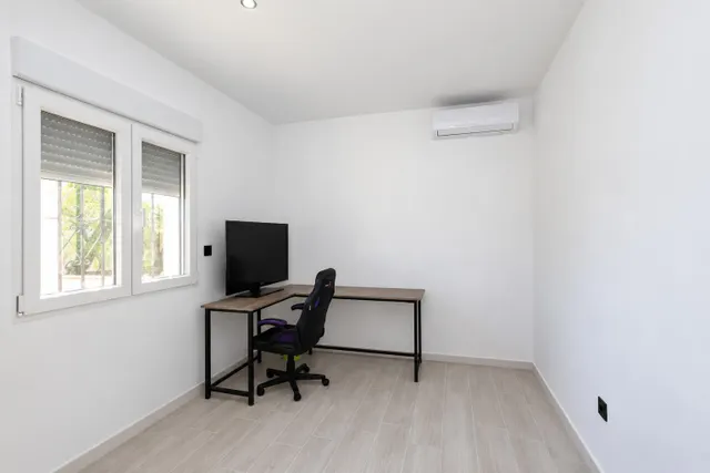 Casa reformada con piscina en parcela de 2.500 m2 (urbano y rústico) — 42