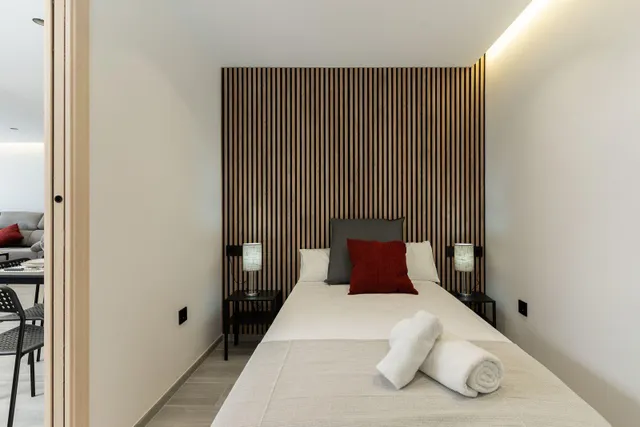 Exclusivo Piso Totalmente Reformado con Terraza en el Centro de Estepona — 19