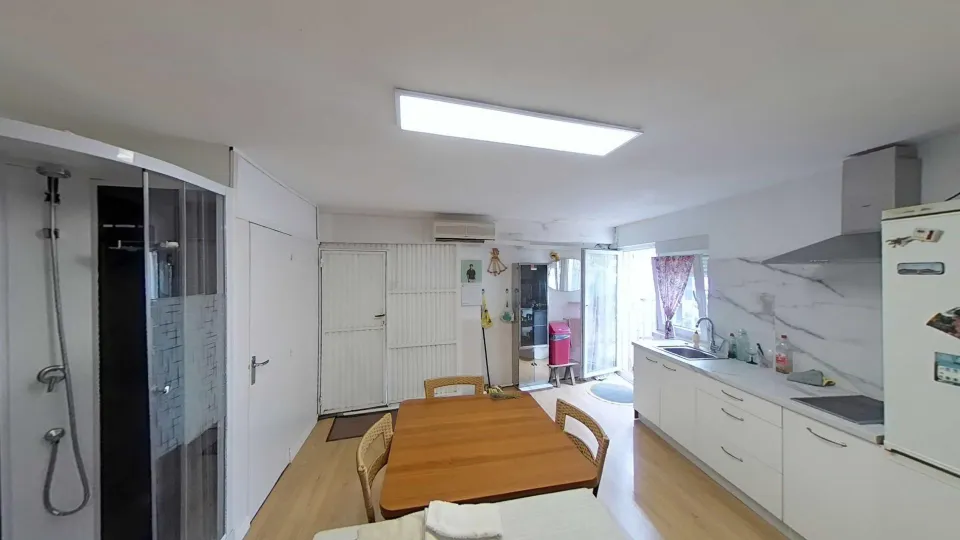 Parcela de 406m2 con pequeño trastero acondicionado