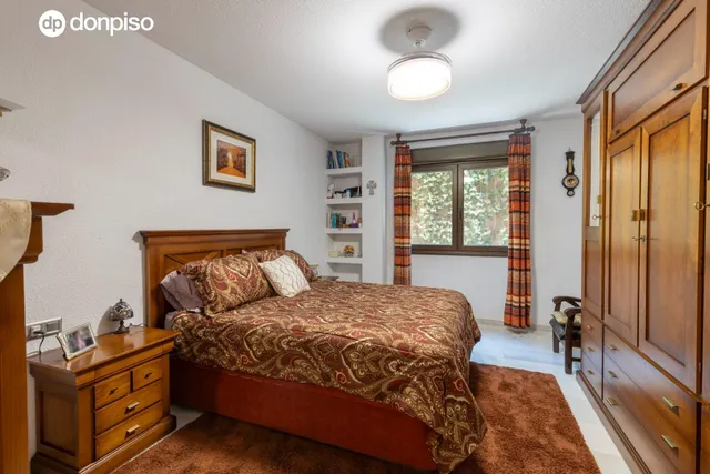 Exclusivo piso señorial con terraza en el Paseo del Salón (Cuesta de Escoriaza), con cochera y trastero. — 25