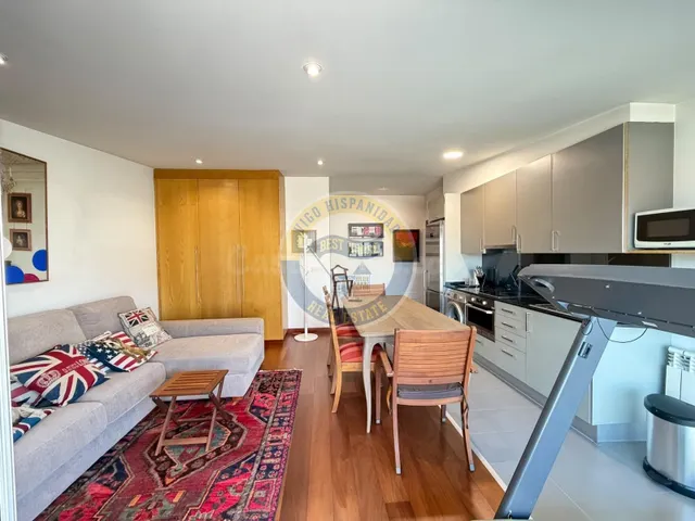 Amplio estudio con terraza, garaje y bodega en una de las zo - foto 3