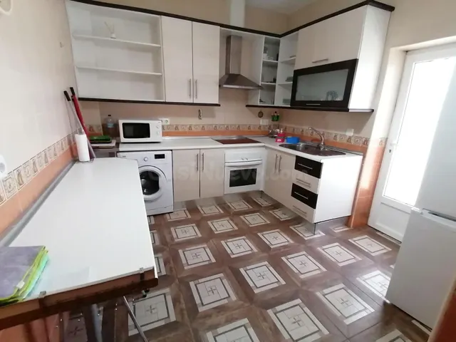 Casa en Alquiler con Patio y 3 Dormitorios - foto 3