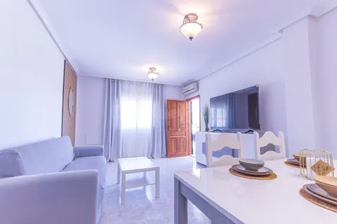 SE ALQUILA ADOSADO DE 2 DORMITORIOS 1 BAÑO EN VILLA MARTIN - LAS FILIPINAS (ORIHUELA COSTA)