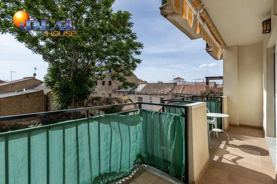 Piso en venta en Santa Fe con garaje y terraza.