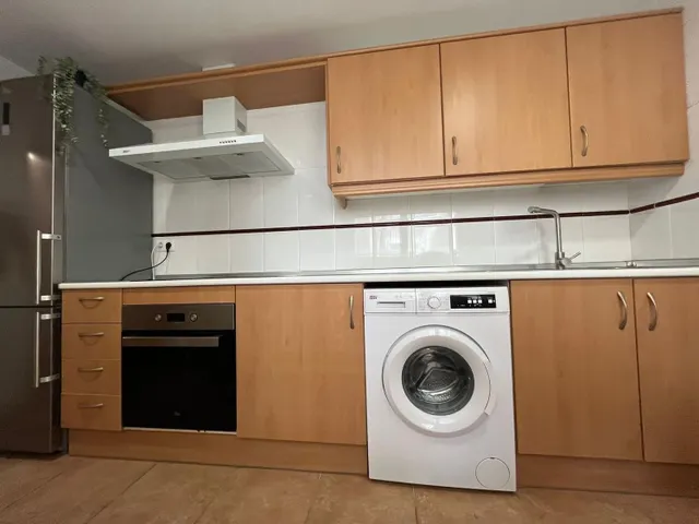 Se alquila habitación con baño privado en C/ Rosa García Ascot 550€- 1 de Noviembre — 11