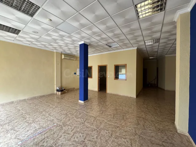 Local de 180 m2 en Barrio Peral. — 3