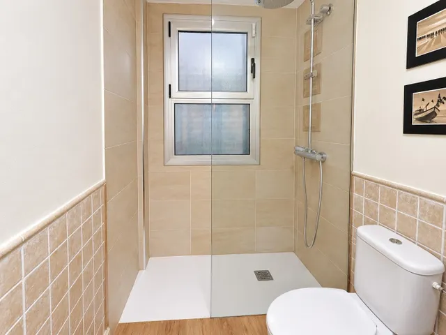 Piso 3 dormitorios con patio, suite y 2 plazas de garajes en Telde — 10