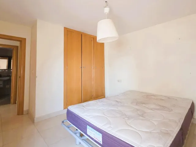 Magnífica y espaciosa casa adosada de 4 plantas (aprox. 176 m2). Varias terrazas y gran zona de piscina comunitaria. Cerca de campos de golf, La Zenia Boulevard, y a poco más de 5 km de las playas. — 17