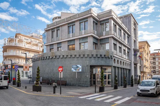 TRASPASO DE NEGOCIO DE ALIMENTACION PARA LLEVAR EN CENTRO DE MARACENA. GRAN OPORTUNIDAD!!! — 24
