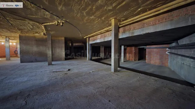 Local comercial de 730m2 en el centro de Tordera — 4