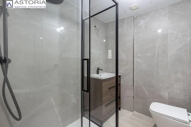 Piso reformado en Avenida Barcelona — 16
