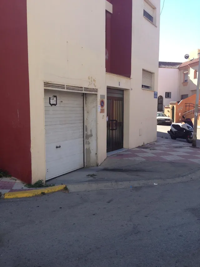 PLAZA DE GARAJE EN LA ZONA DE HUERTA FAVA - SANTIAGO — 2
