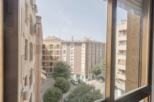 JUNTO AVENIDA ANDALUCES — 22