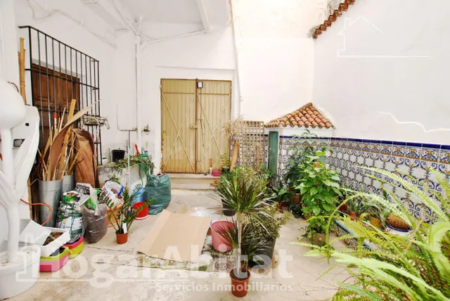 AMPLIA CASA ESQUINERA CON TERRAZA Y TRASTERO EN EL CENTRO - foto 5