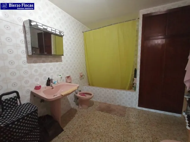 SE VENDE AMPLIO PISO EN PONFERRADA — 17
