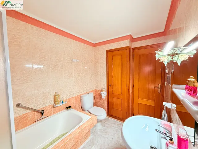 Singular chalet de 319m2 con 2.000 m2 de parcela, piscina y apartamento independiente en vistabella Vinaròs! — 34