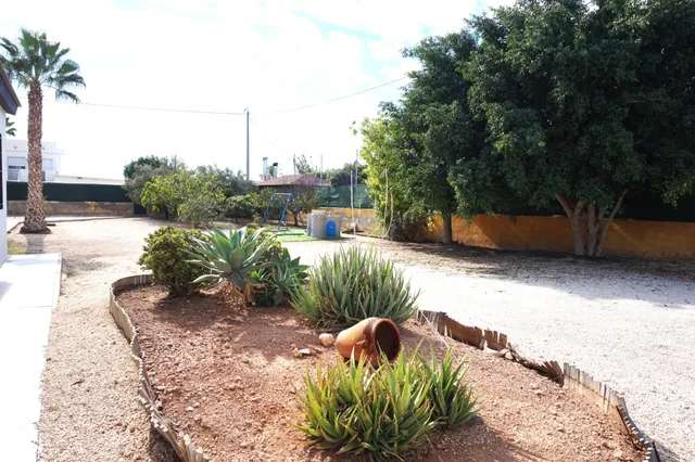 OPORTUNIDAD CHALET URBANO CON PISCINA EN LA GALIA — 9