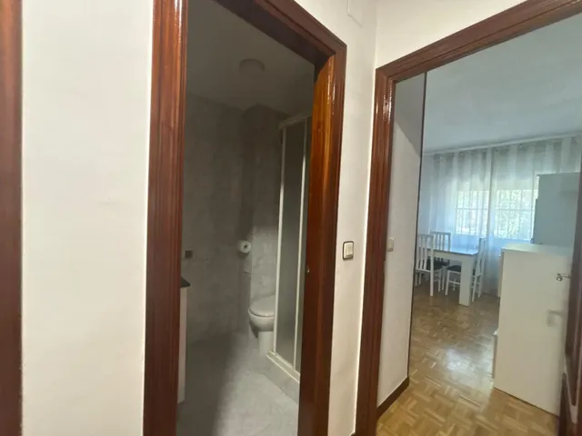 Poligono Residencial. Piso AMUEBLADO con 3 dormitorios y 2 baños . Piscina comunitaria. Garaje. — 11