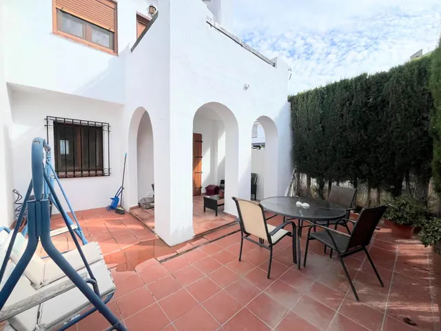 CASA ADOSADA REFORMADA, JARDIN, APARCAMIENTO, PISCINA COMUNITARIA, CHIMENEA, PARCIALMENTE AMUEBLADA — 9