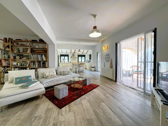EXQUISITO CHALET A UN PASO DE LA PLAYA Y EL CASCO URBANO — 17