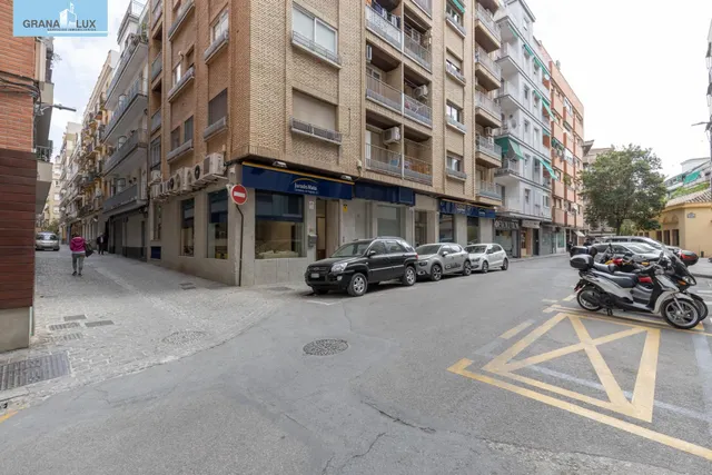 Amplio piso con garaje y trastero en el centro — 50