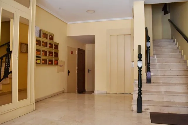 En alquiler local de 54 m2, interior, antes oficina, junto a C/ Alfonso. — 9