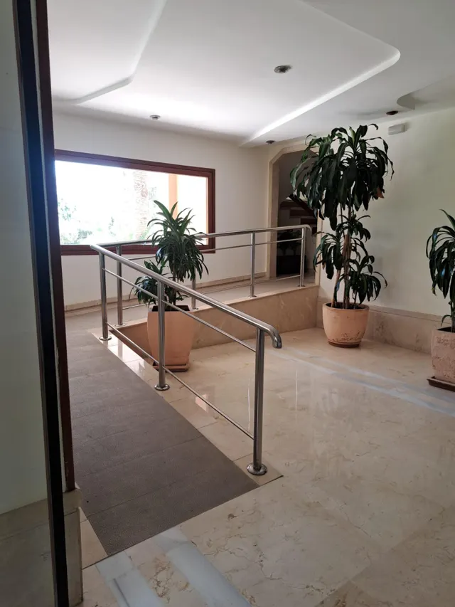 Amplio piso con 4 dormitorios y vistas al mar y Benidorm en zona Levante. — 38