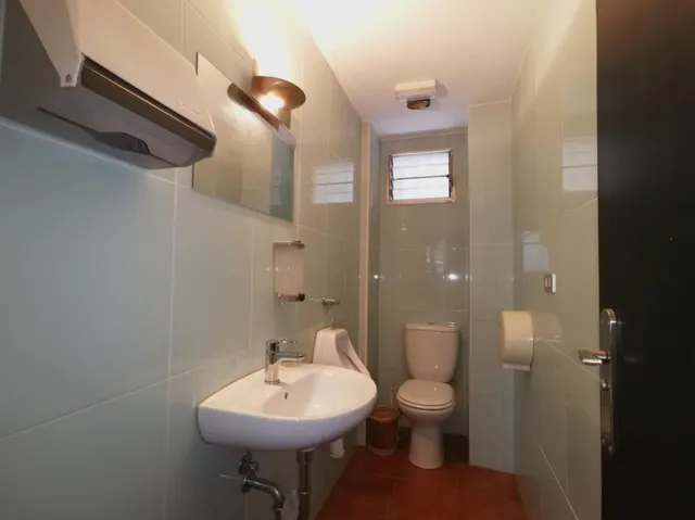 OPORTUNIDAD · LOCAL DE HOSTELERÍA LUMINOSO Y CON SALIDA DE GASES EN VIGO — 20
