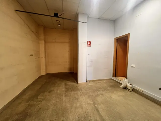LOCAL COMERCIAL CON SALIDA DE HUMOS EN SENTMENAT — 5