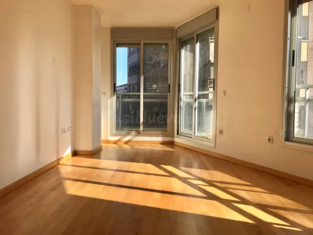 PISO DE TRES DORMITORIOS, CON PARKING Y TRASTERO - foto 3
