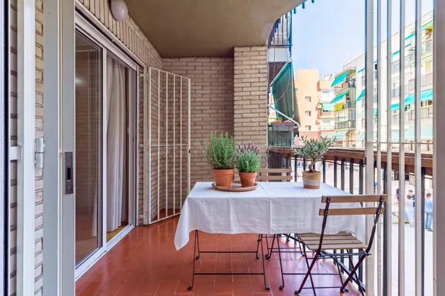 Vivienda de 3 dormitorios con terraza en calle del Pilar, ce