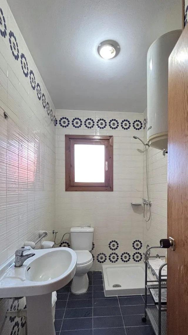 Piso de 4 habitaciones con garaje privado, dos balcones y vistas despejadas en el centro de Deltebre — 27